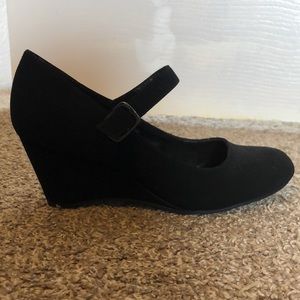 black 2 inch heels